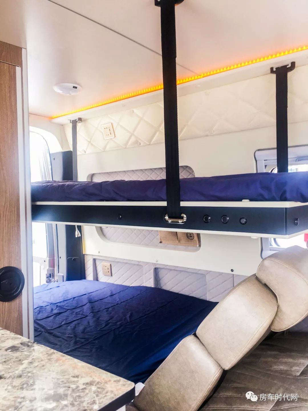 新款卫航大通短轴房车电动吊床款所谓麻雀虽小五脏俱全