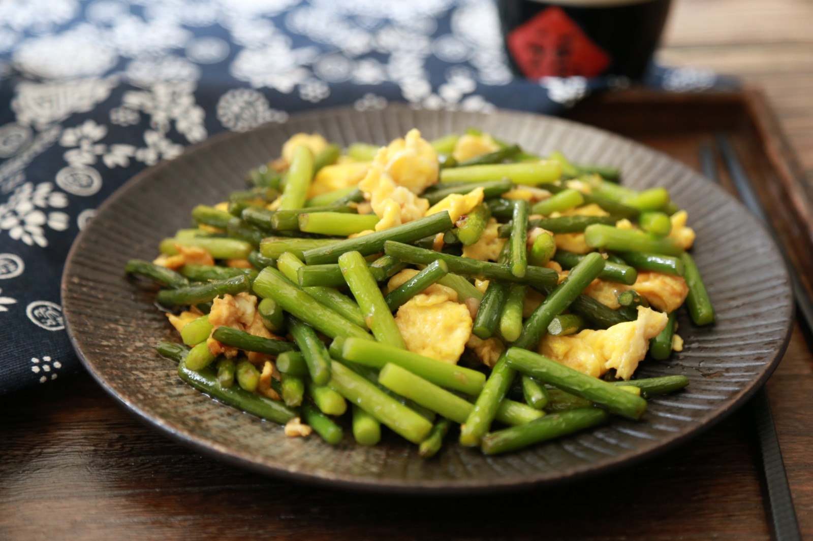 炒蒜苔时是否用焯水千万别搞错了方法没用对难怪干巴巴的