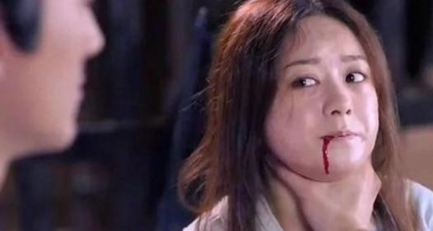 同样是演被掐脖子杨幂伤心杨颖搞怪赵丽颖绝望谁的演技最好