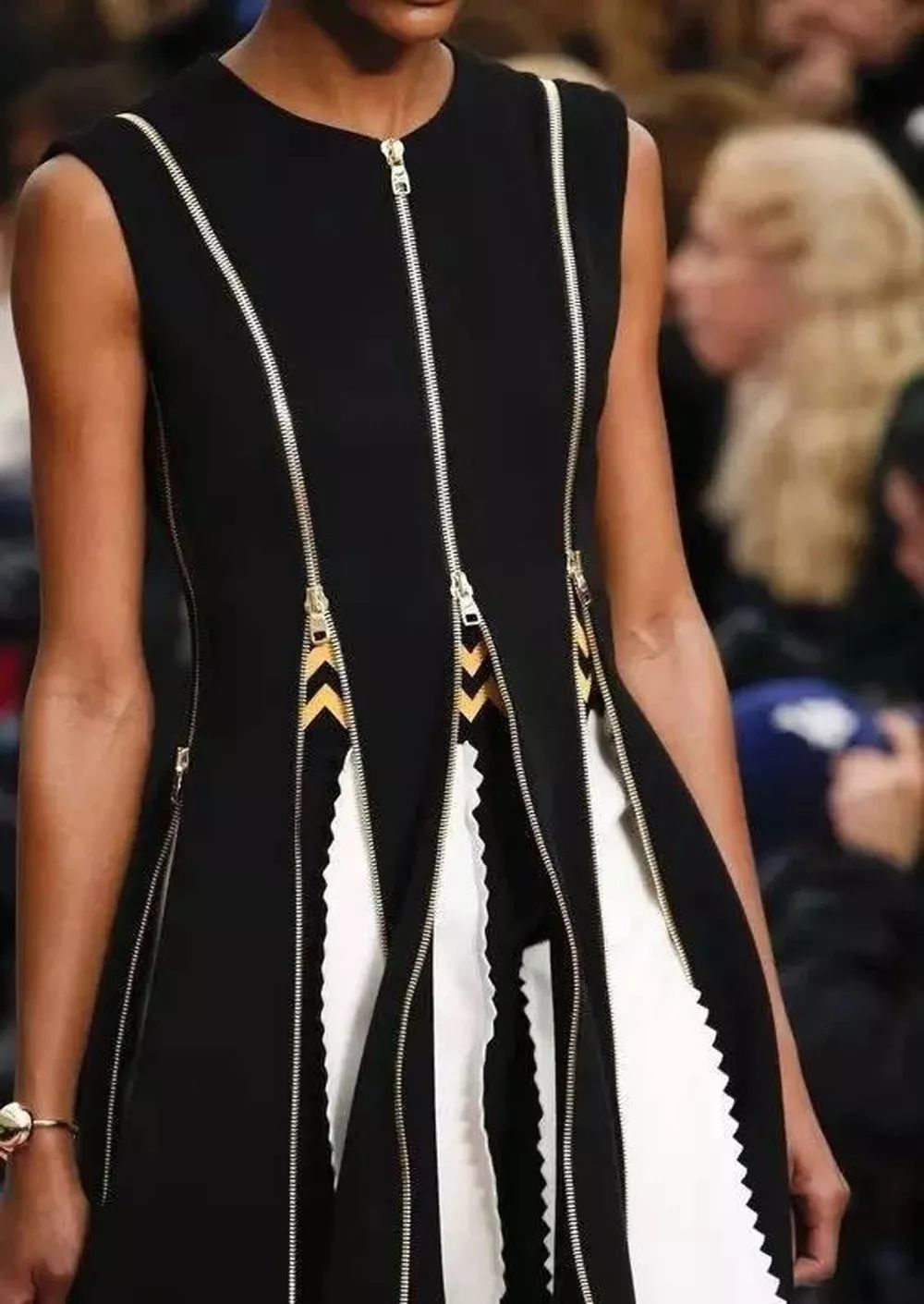没想到拉链还可以这样玩服装设计中的拉链主场