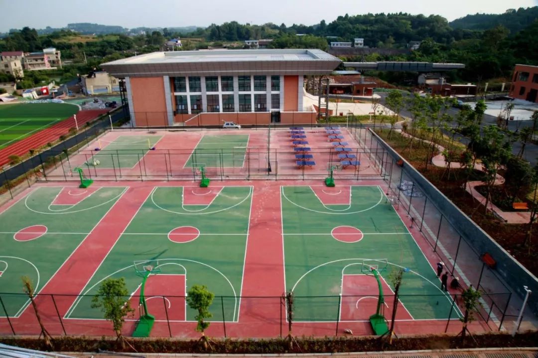 东溪镇初级中学变化的背后,正是三年来我市接连不断地打出民生"组合拳