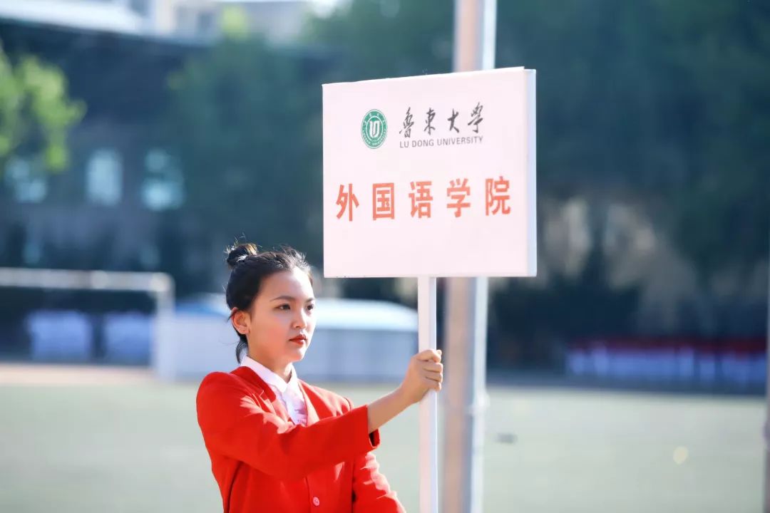 养眼,一起来看各代表队的举牌女神和方队