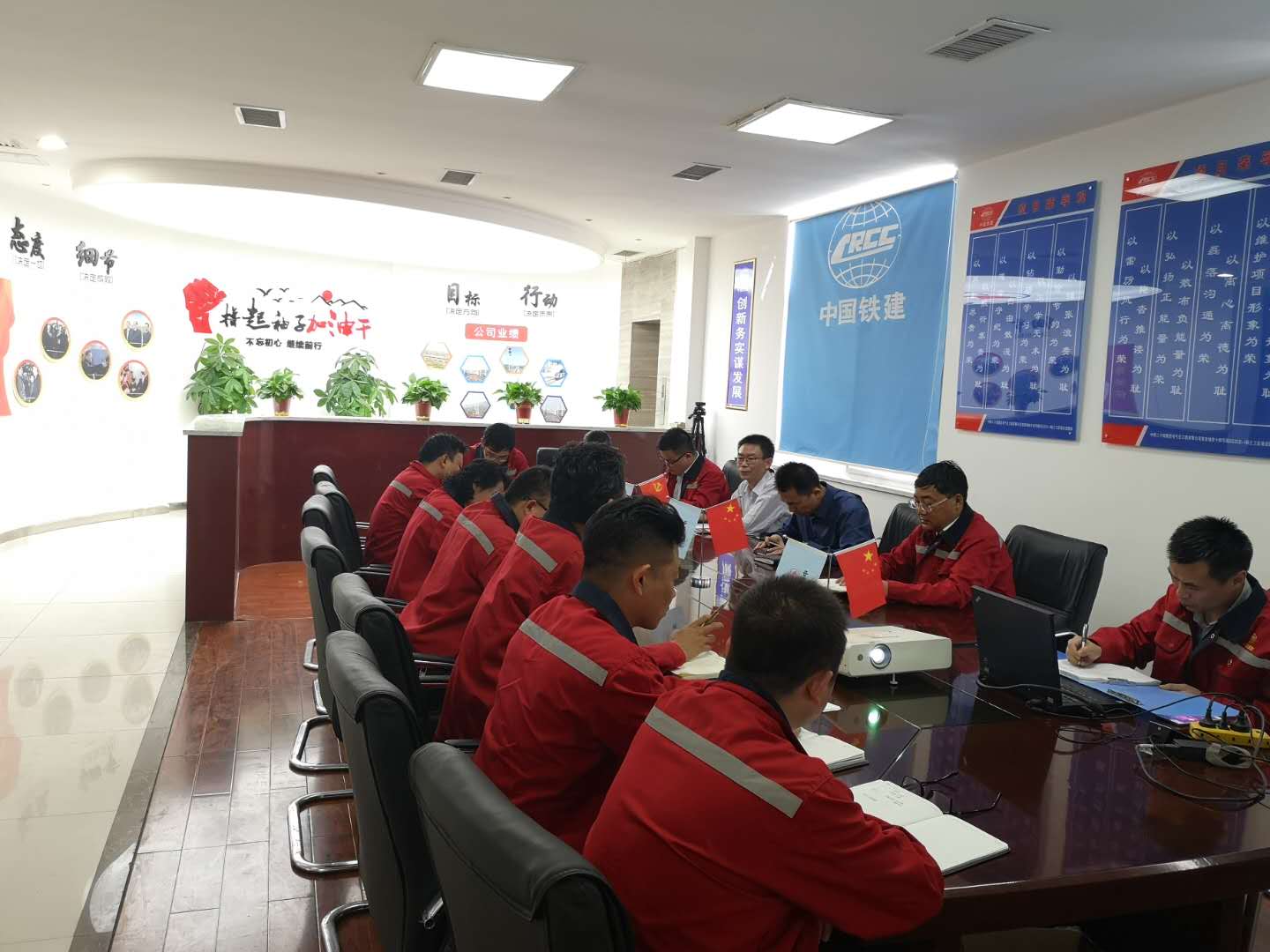 邵红军一行到公司西安地铁项目部开展集体谈心谈话活动