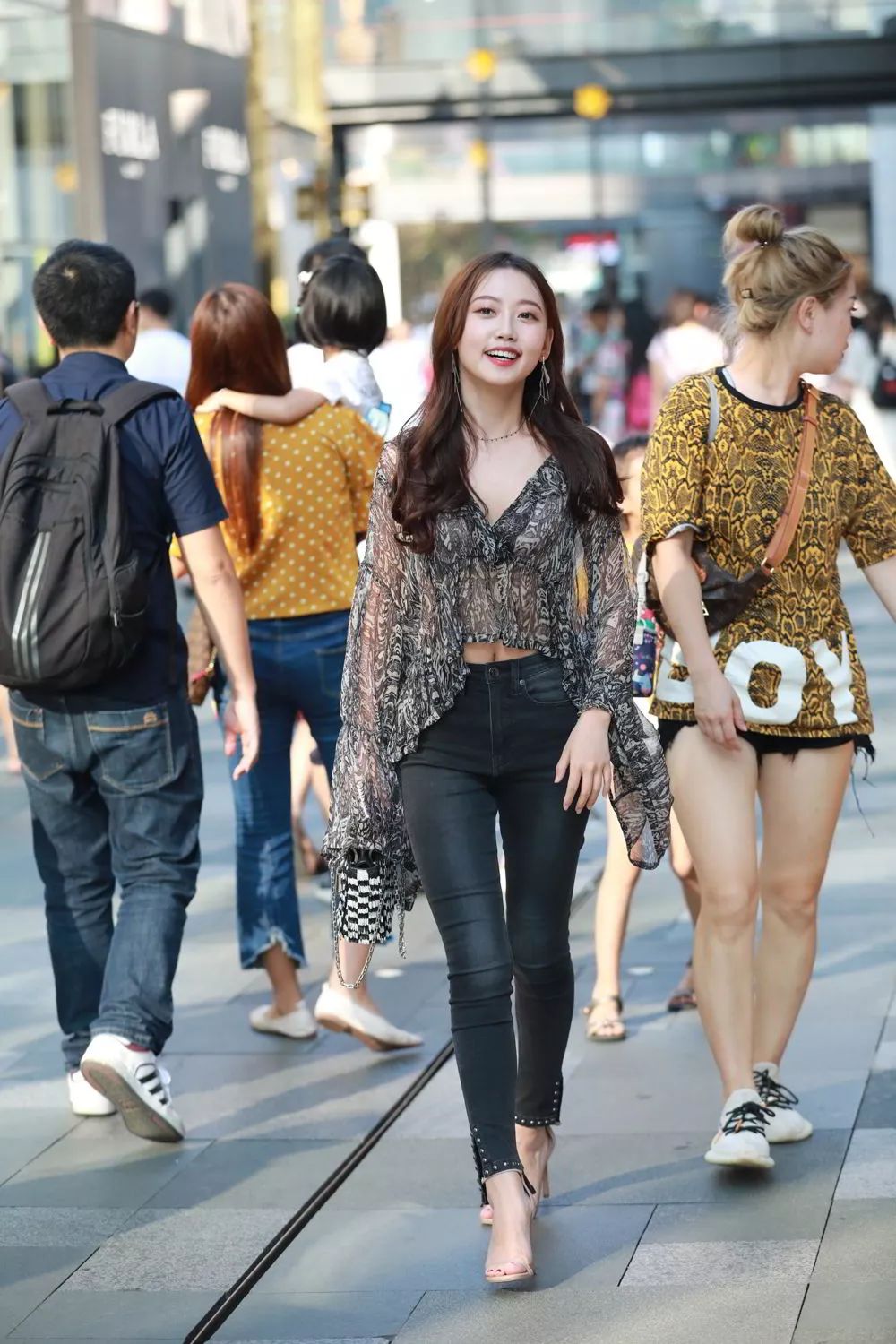 慎点超多图当一个美女走在成都的街头