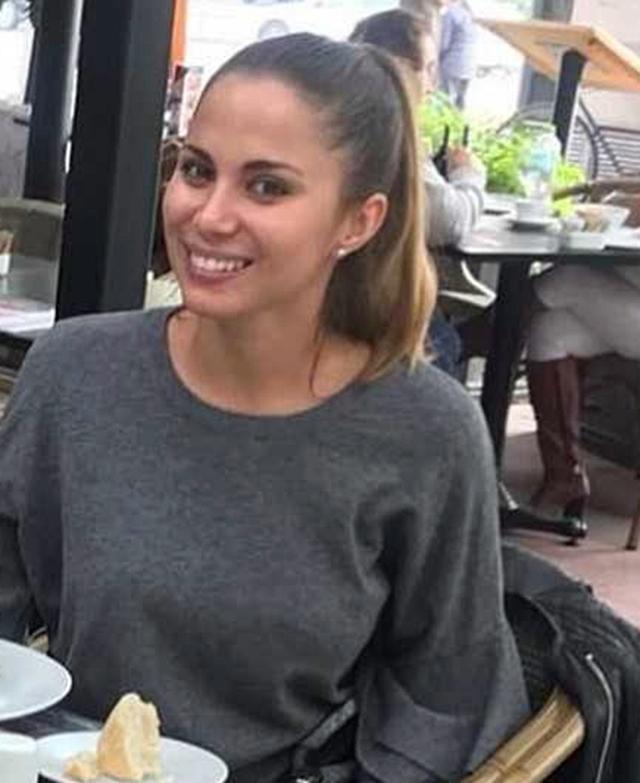 女模特被吊死充满悬疑色彩尸体被父领回国警方她死在淫窝