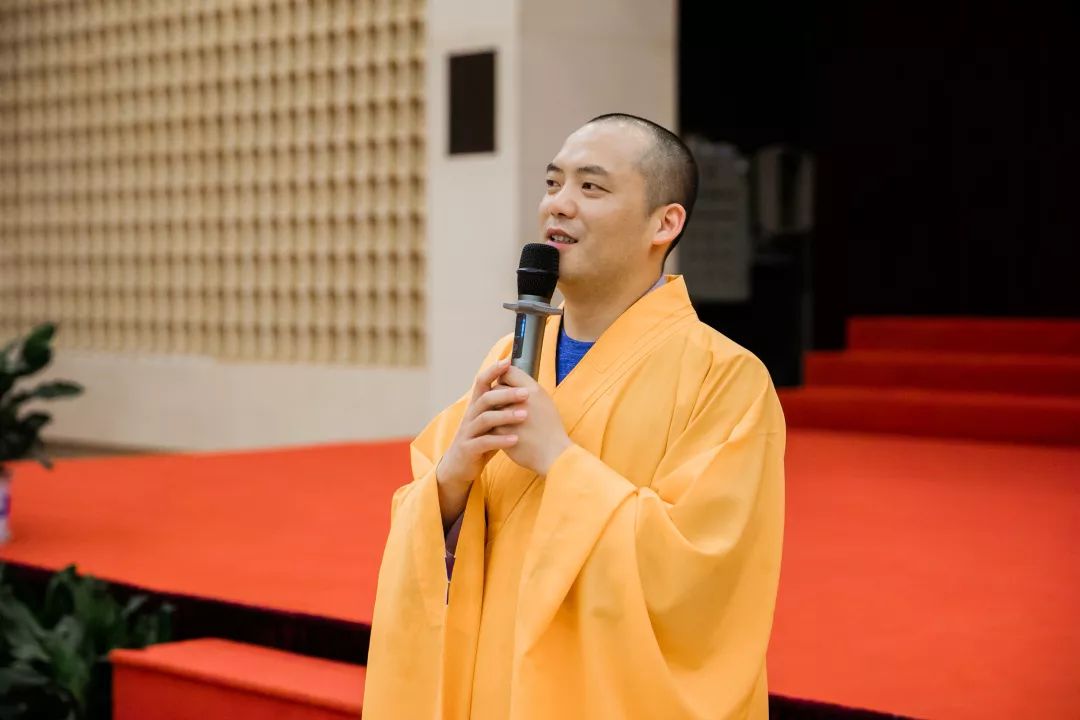 上海玉佛禅寺圣净法师为到场听众进行了关于佛门梵呗的详细讲解,并在