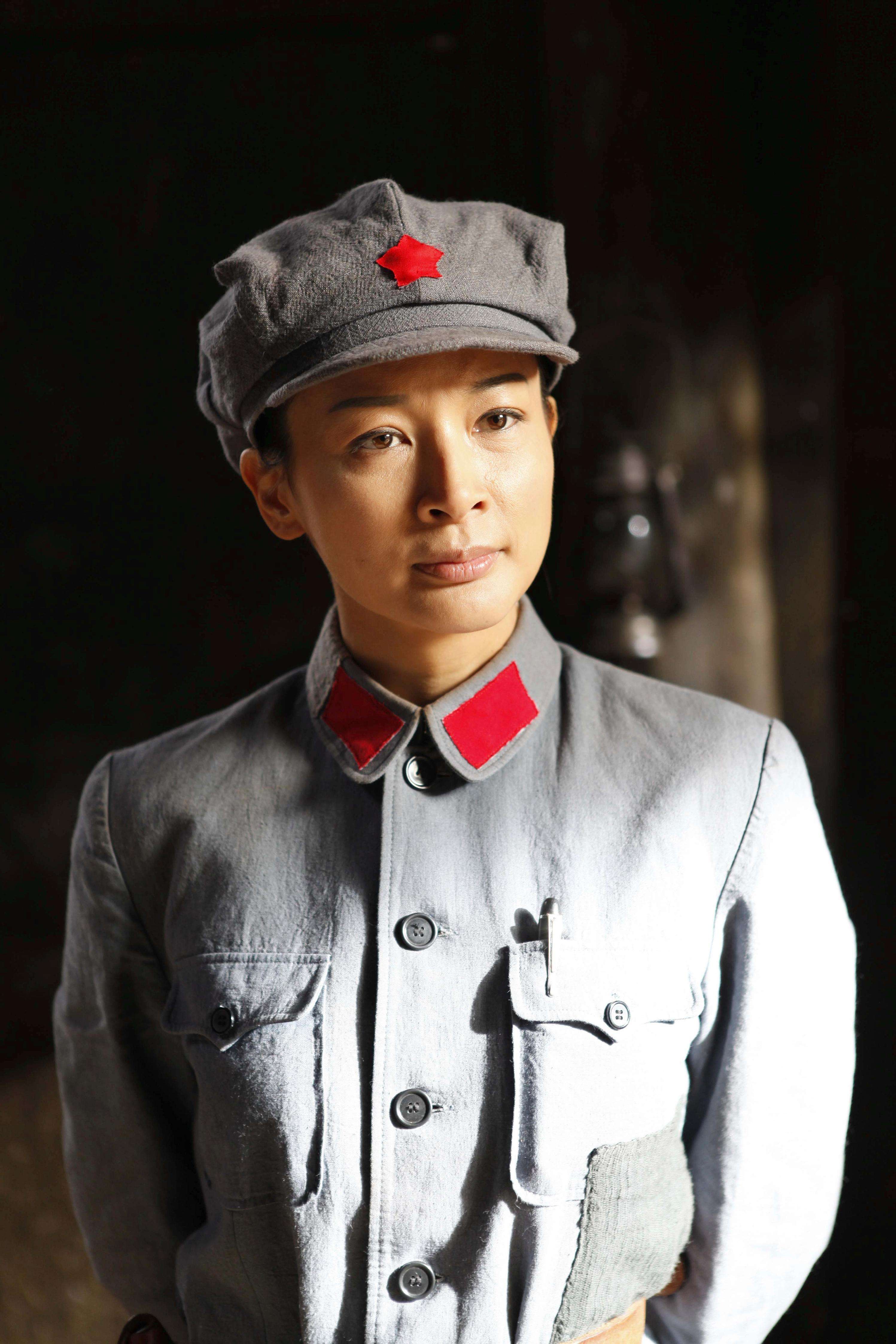 她是苏区第一位邮局局长,却暗中做了国民党的间谍,后人间蒸发_左娜