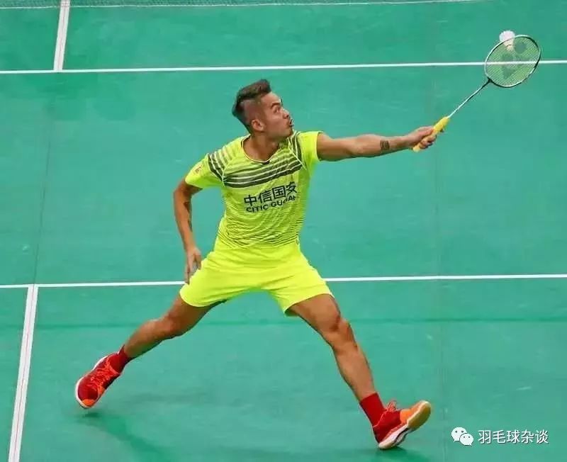 林丹反手高远球也是这样握拍可以分步练习,先练习转身充分到位.