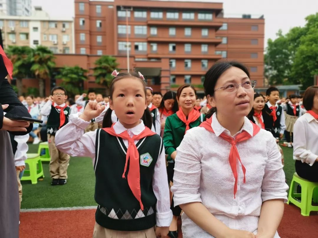 红领巾我向你微笑五老村小学2019年一年级入队仪式