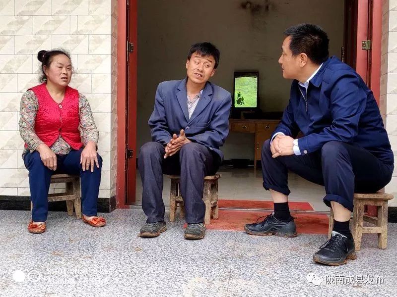 李祥在红川镇,小川镇调研项目建设,脱贫攻坚,扫黑除恶等工作