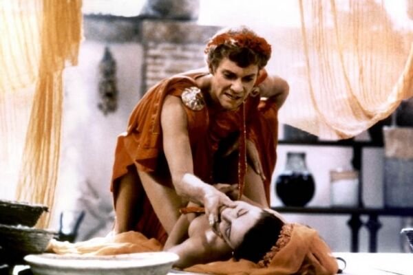 罗马帝国最残暴的皇帝,母亲和妻子都惨死其手,被推翻后自杀而死