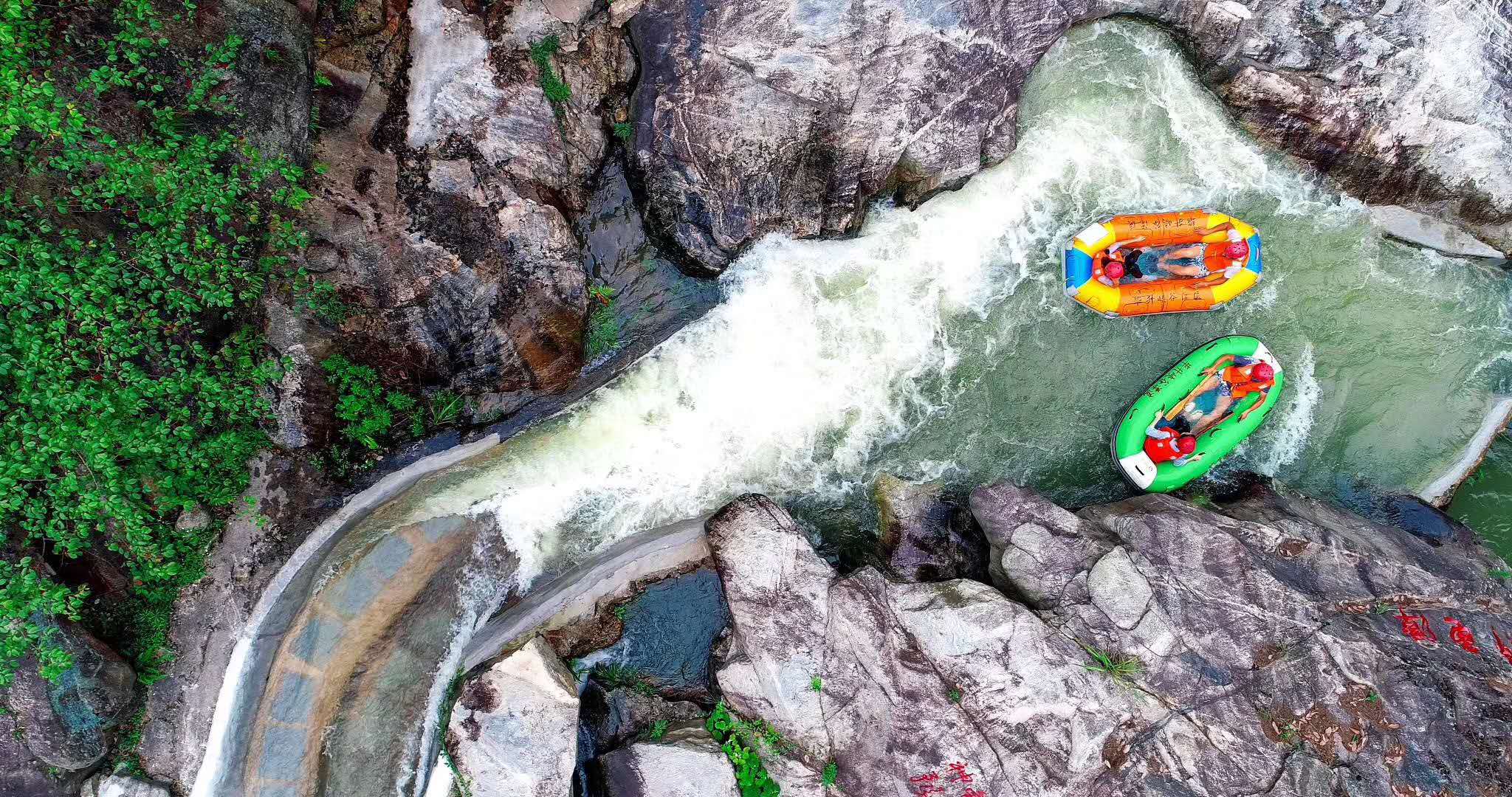 早上從指定地點乘車赴中國好空氣,英山森呼吸,溫泉名城,畢昇故里,絲綢