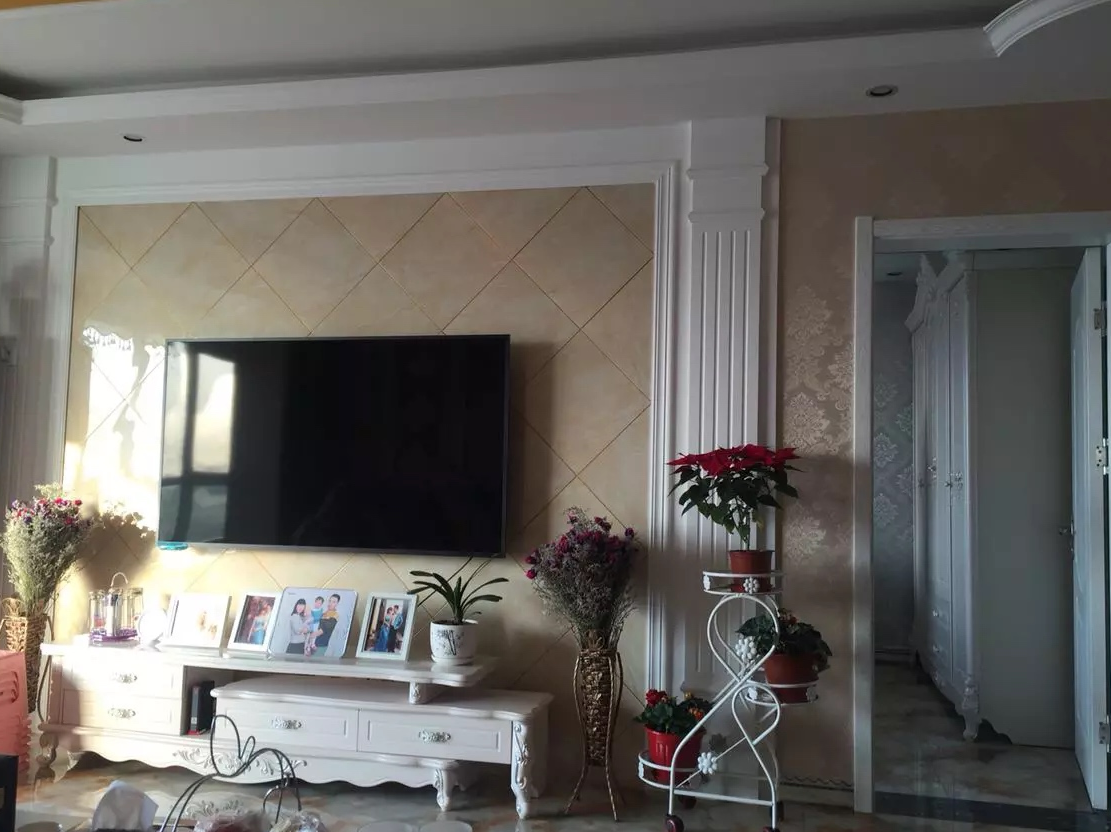 新房入住一年忍不住晒晒玄关太漂亮了电视墙贴瓷砖太明智