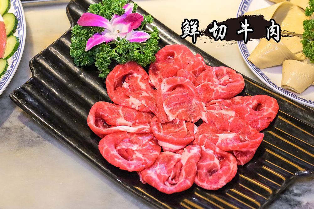 到店必吃的鲜切牛肉,摆盘如花,光看成色,粉得鲜嫩.