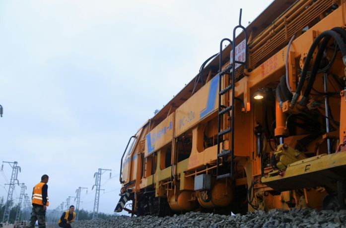 喜讯黔张常首列工程车完成运行张家界离高铁又近了一步