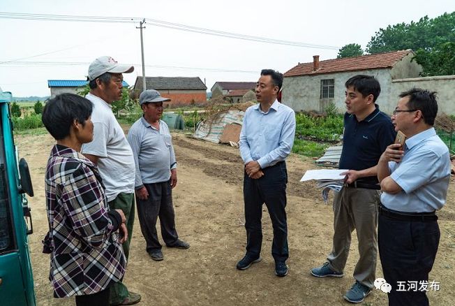 县委书记常言龙到申集镇高庙村开展驻村调研