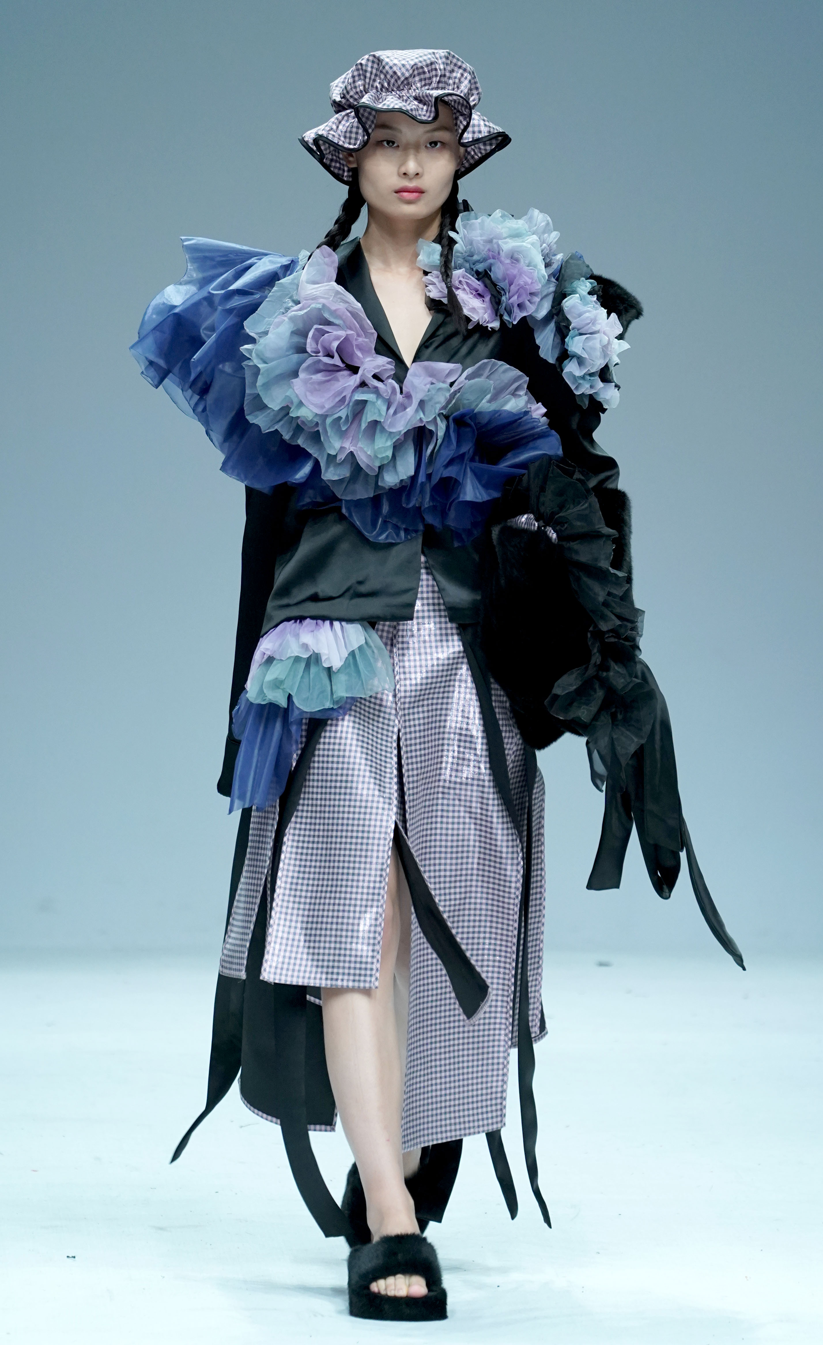 北京服装学院在京举行优秀毕业生时装秀