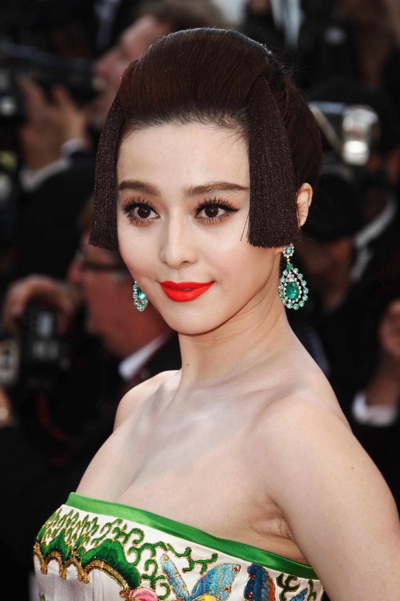 范冰冰早年戛纳红毯照被扒去掉美颜和滤镜这颜值也太能打了