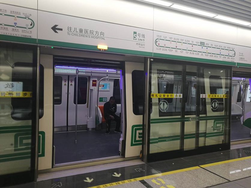 2号线和城郊线之后开通运营的第四条地铁线路,也是郑州轨道交通线网中