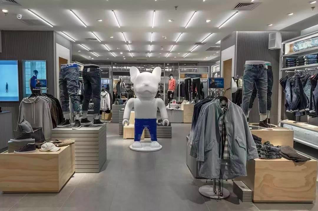 ▼曾被标榜为"直男品牌"的杰克琼斯,也一改往日形象,变得更加高级