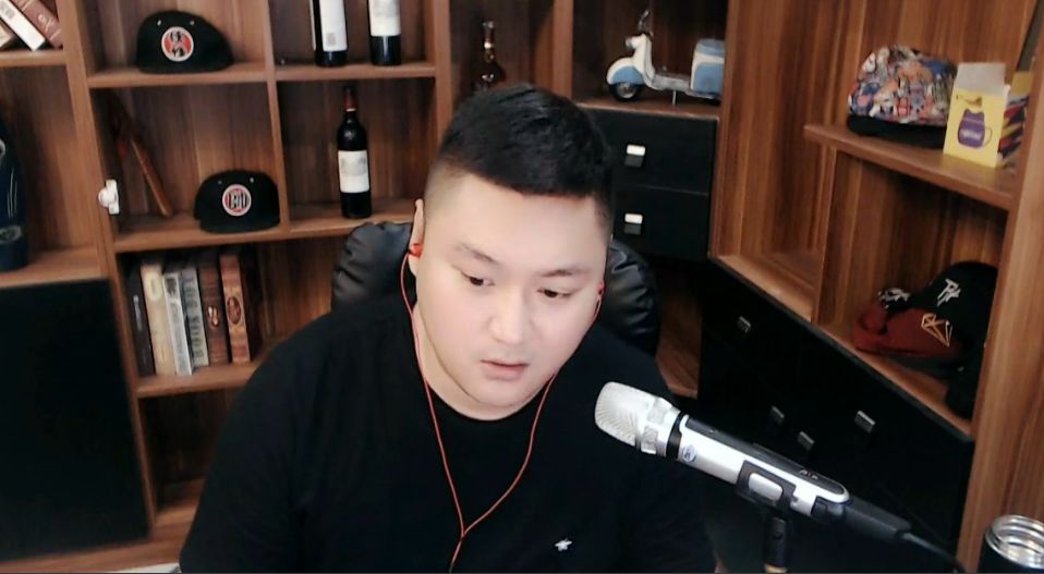 神豪哦哥九五之尊号被卖1万5卖给张春龙太惨青蛙哥遭某主播骗签血本无