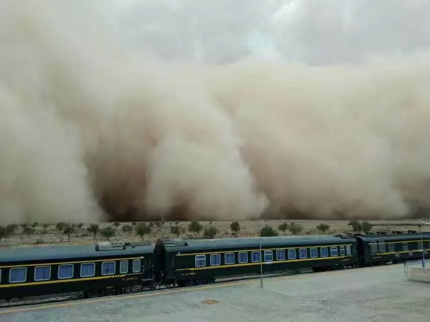 小編震驚了來段視頻你們先感受一下06內蒙古多地出現沙塵暴天氣5月