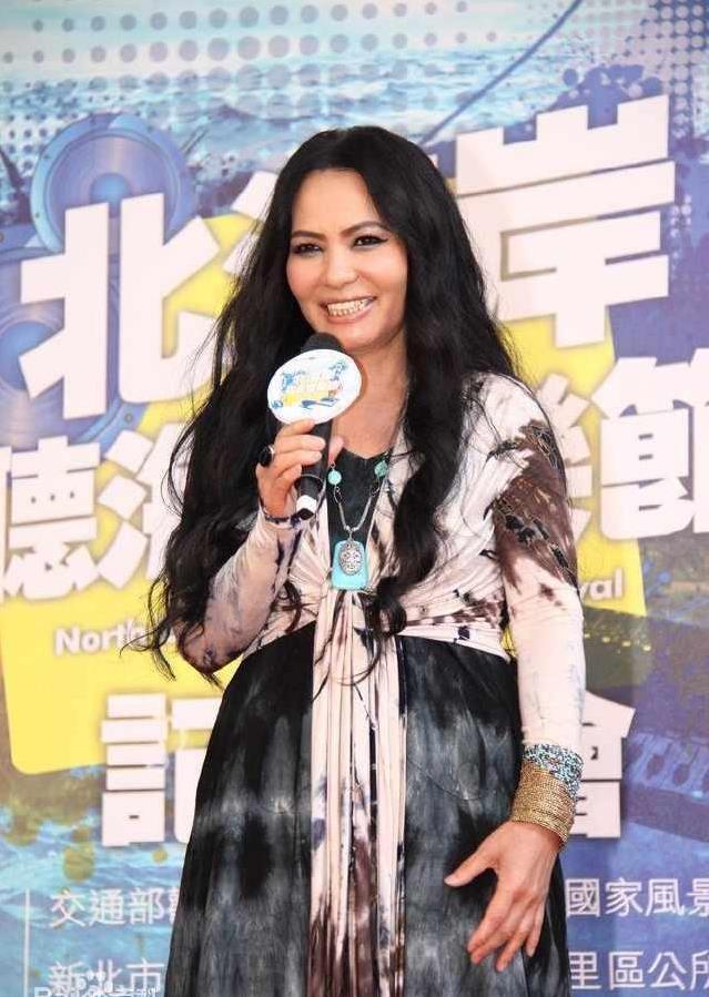 在台湾,要想离婚必须是夫妻双方达成离婚协议才能离婚,所以潘越云只能