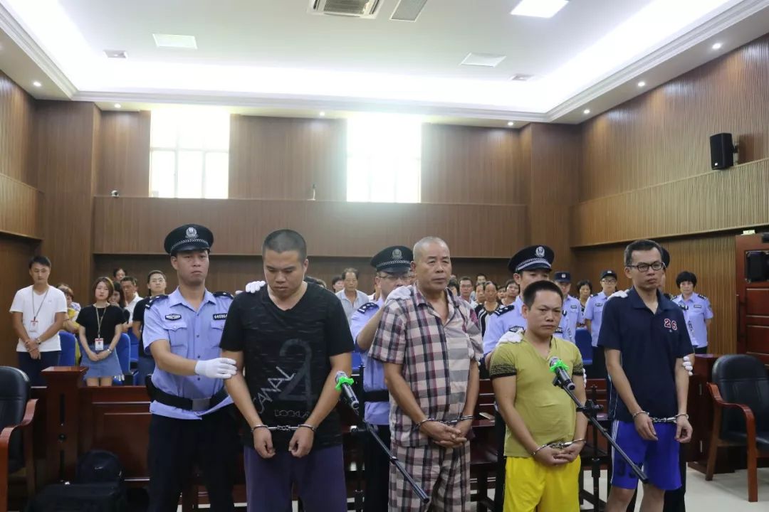 除恶汕头某地村民举报村委会主任违规竟被报复这伙村霸终于被端群众