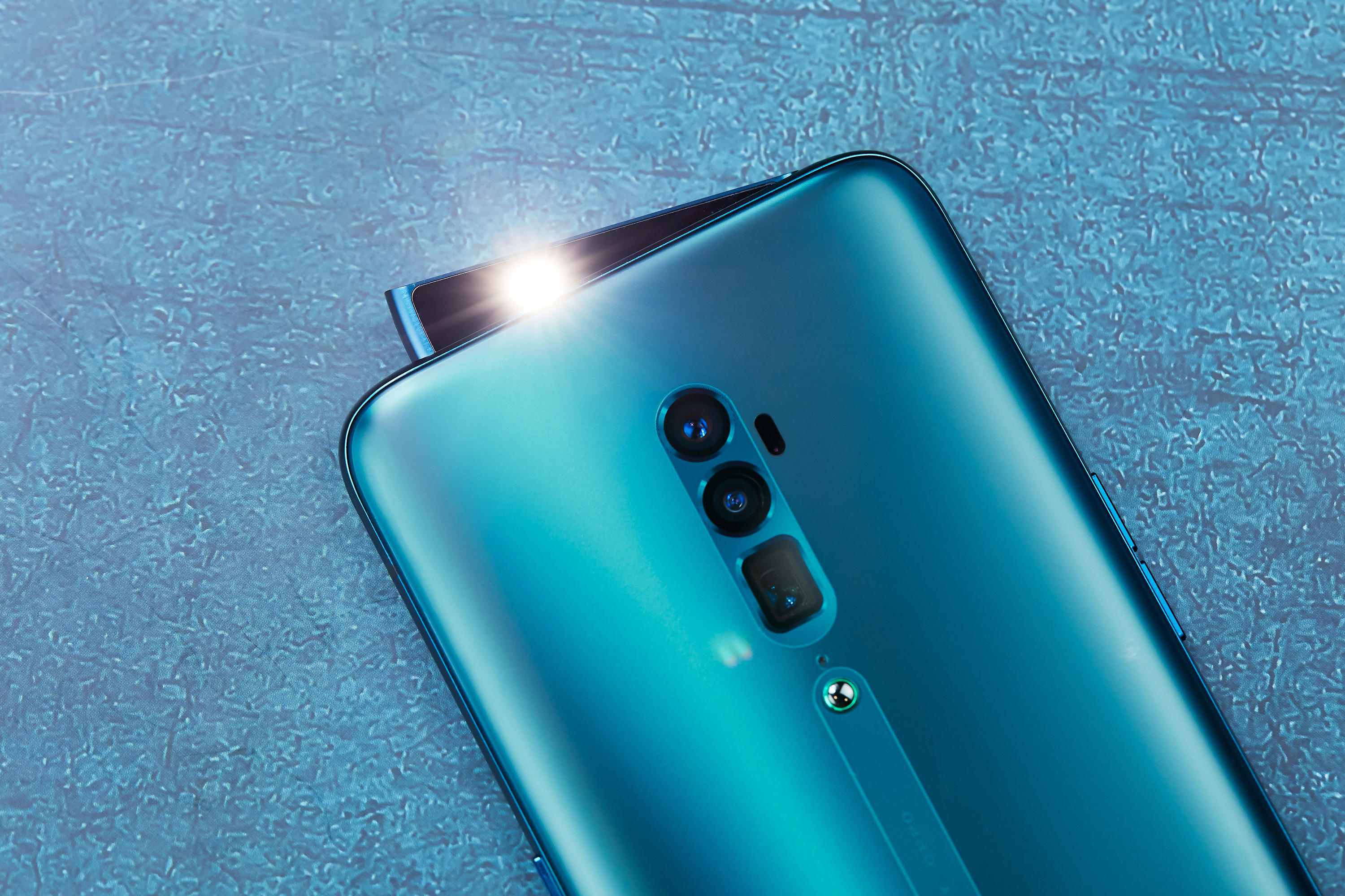 5月份国产这三大品牌最强的一款旗舰手机,看看你都用上了哪款?_reno