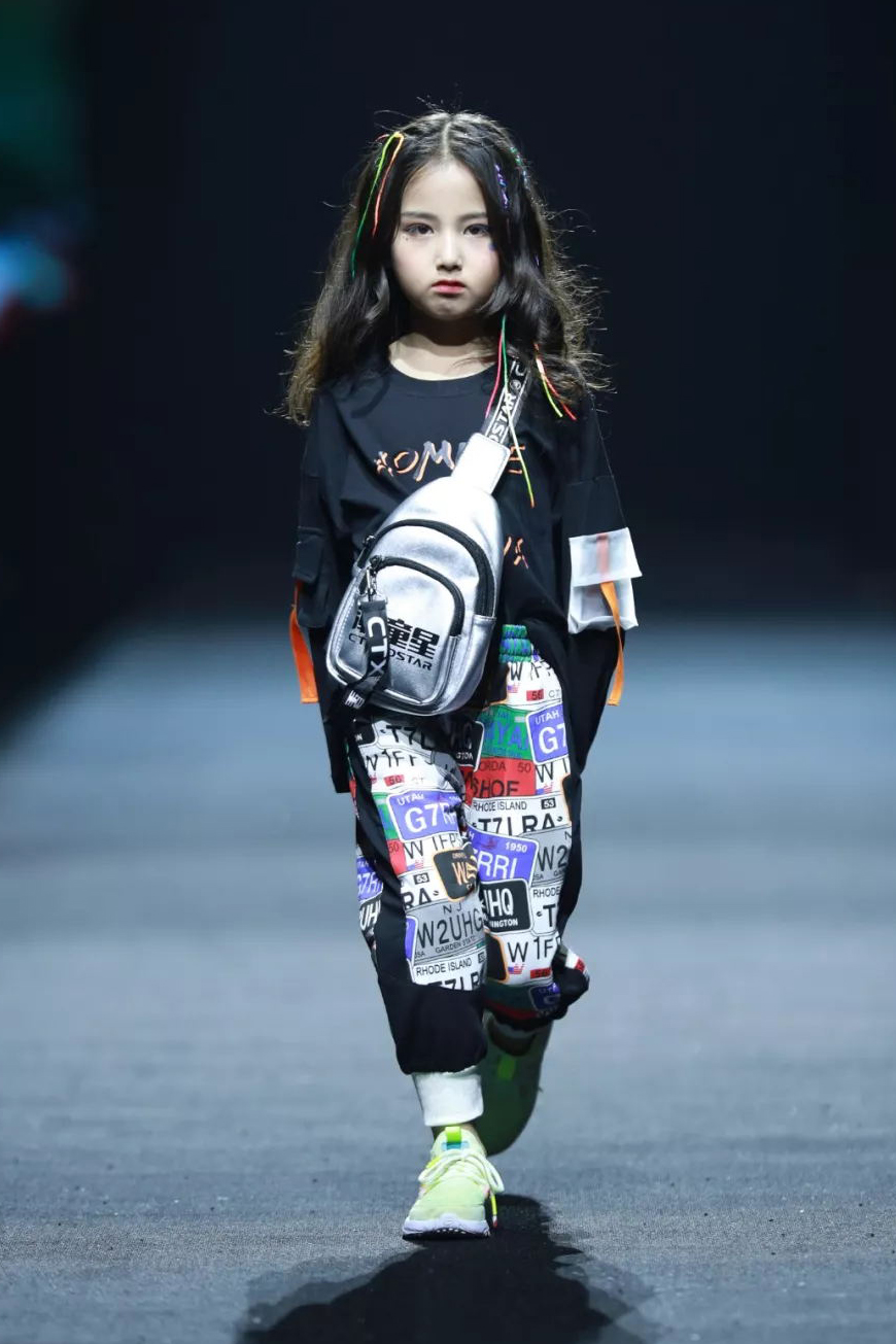 1/ 12 潮童星超模军团于2017年11月组建成立,他们