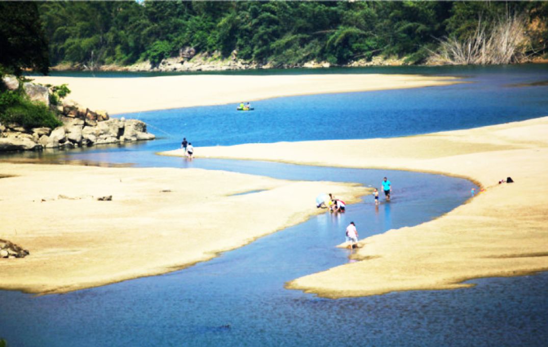 在境内形成无敌天然大沙滩-蒙花布流经龙门,穿镇而过美丽的增江河自