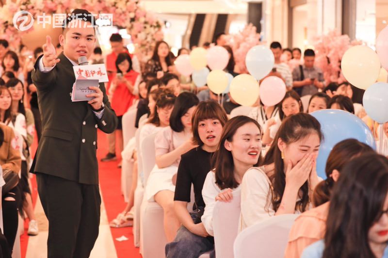 杭州举办相亲嘉年华近万名单身男女忙脱单
