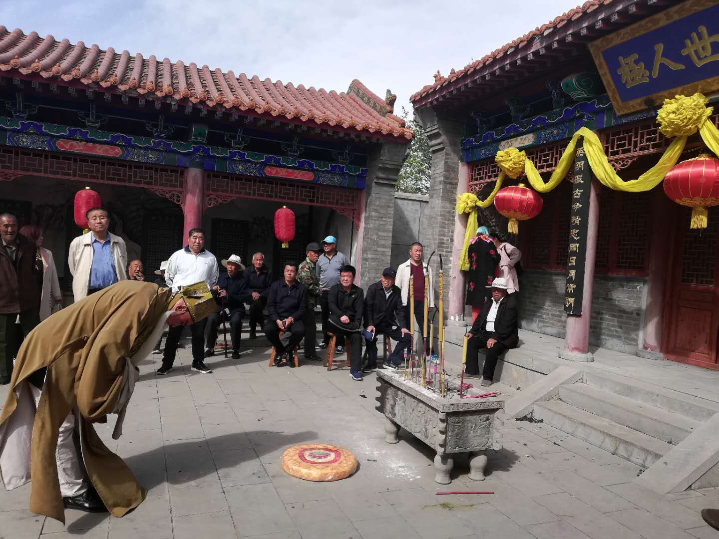 盂县东宋村看晋剧表演吃大锅拉面