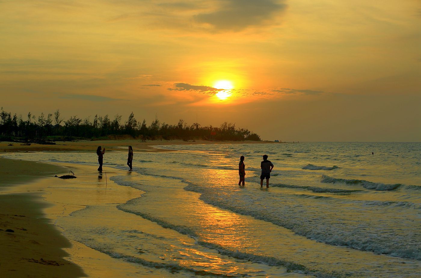 去海口享受一下阳光沙滩,碧海蓝天