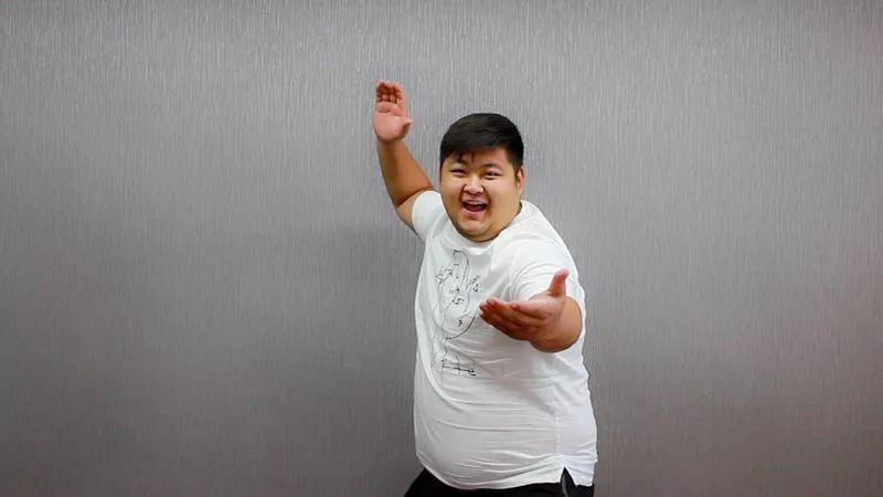 【今日头条】昨晚 敖日格乐大发神威 50秒秒杀"韩国大魔王"!_许宰赫