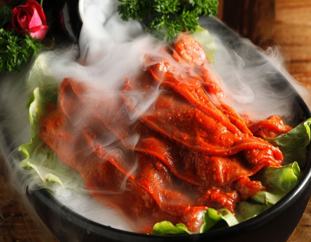 蒜香猪舌片小伙伴们都看的目瞪口呆一口气吃了3盘才真正领略了牛肉的