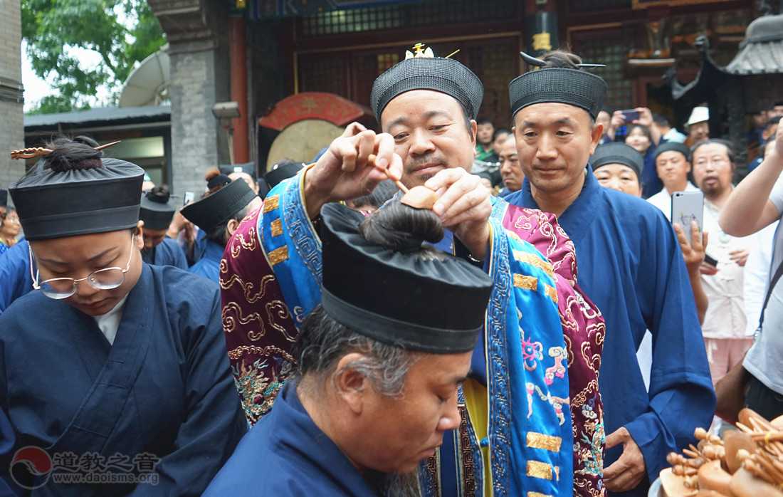 北京市吕祖宫举行庆贺吕祖圣诞暨全真派冠巾法会