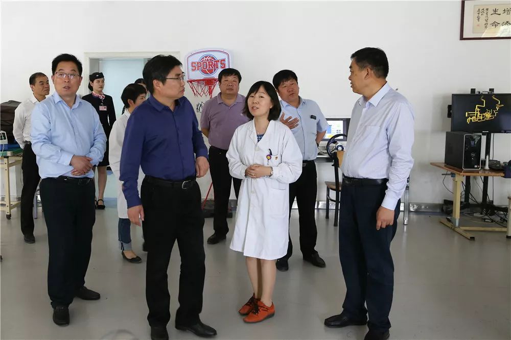 叶县副县长赵飞一行到访郑州大学五附院参观交流