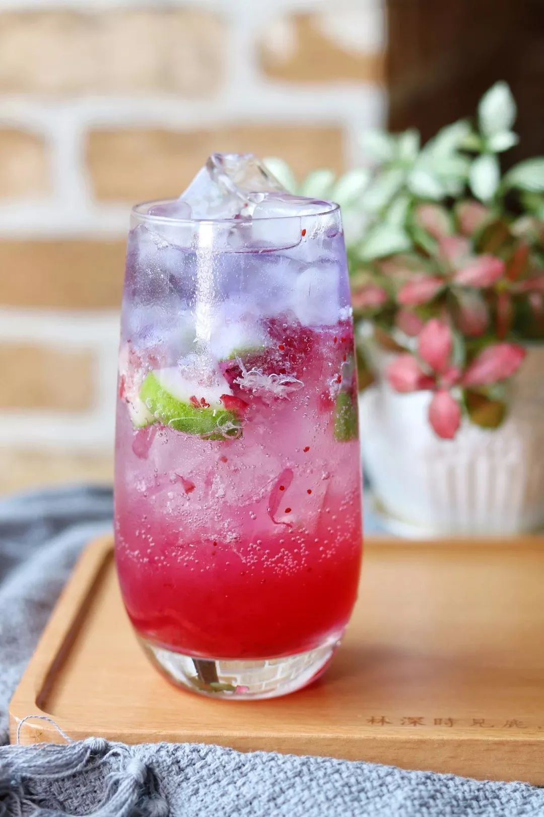 泰式香柠薄荷72柠檬薄荷气泡水最清新,一口喝下去是猛烈的酸爽感