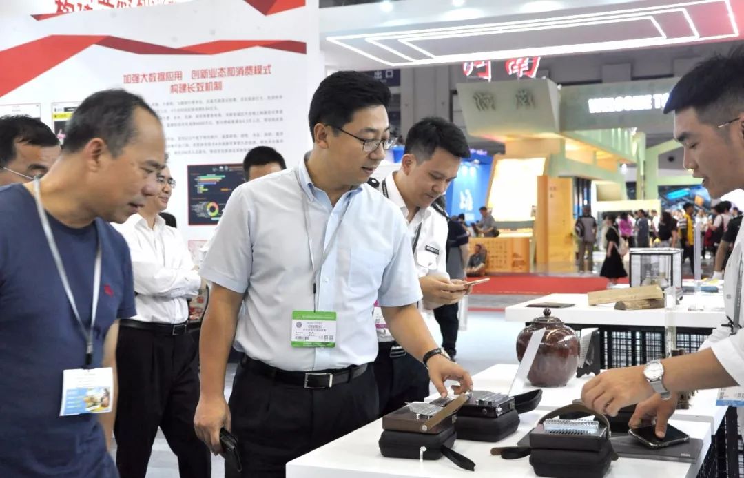 5月17日,深圳市市场监管局党组成员,深圳市市场稽查局局长赵亮来到文