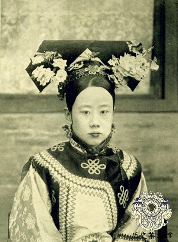 原创清末福晋老照片图五是末代皇帝溥仪的亲生母亲图八三位最漂亮