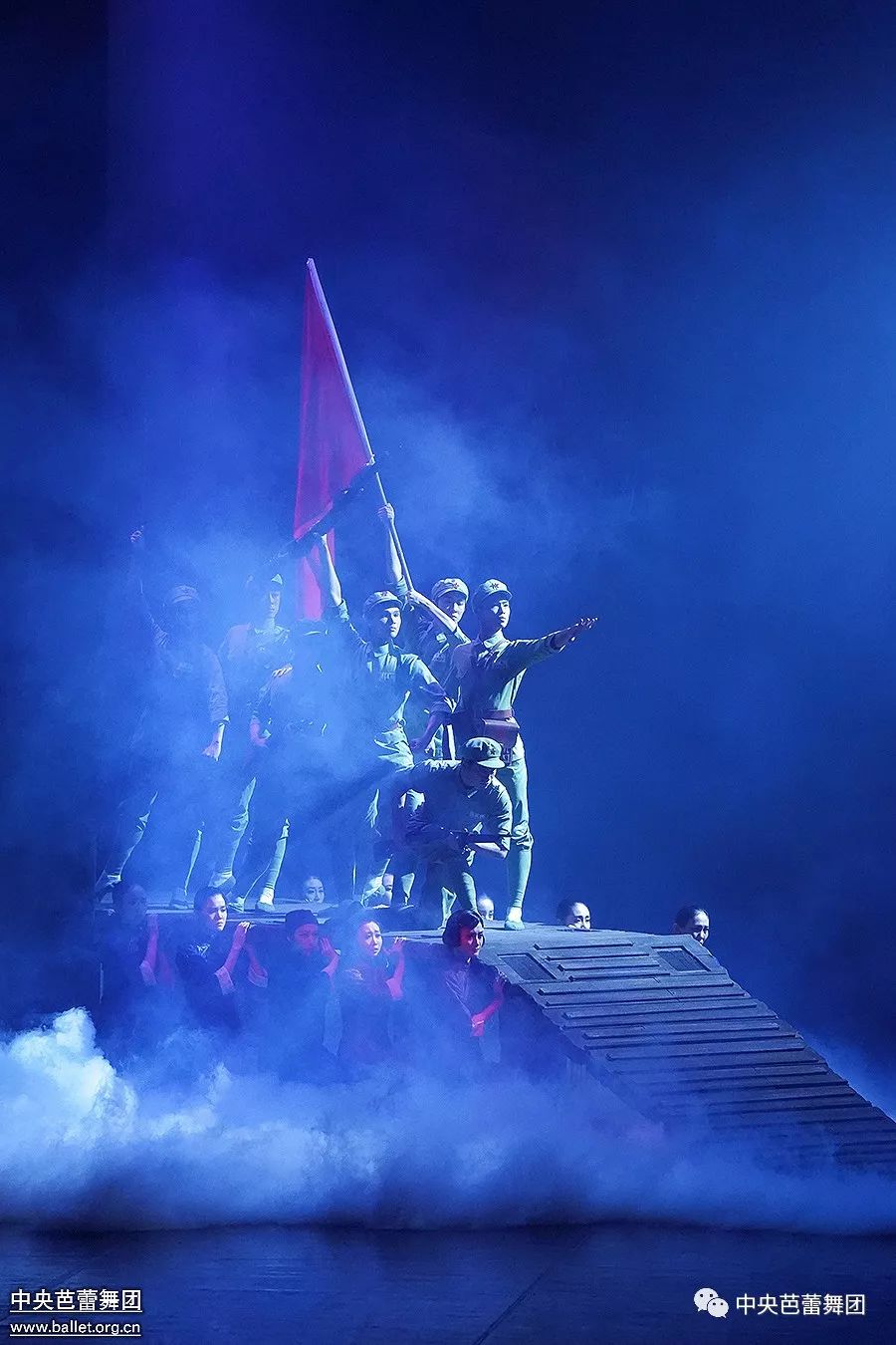 1,《火线桥》剧情介绍视频时长约1分40秒,建议wifi环境下观看《沂蒙三