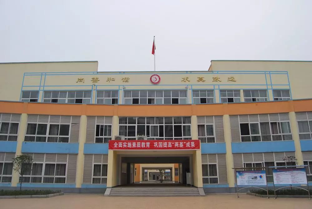 2009年并入乐山市县街小学,乐山十一中中学部已于2009年并入乐山七中