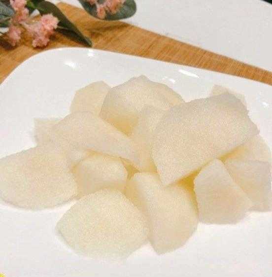 润肺清燥,滋阴润肤的银耳雪梨羹