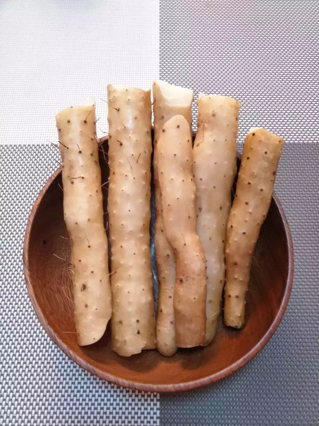 "小白嘴白山药"是现有国内山药中甜度最好,水份最高的一个品种,天然润