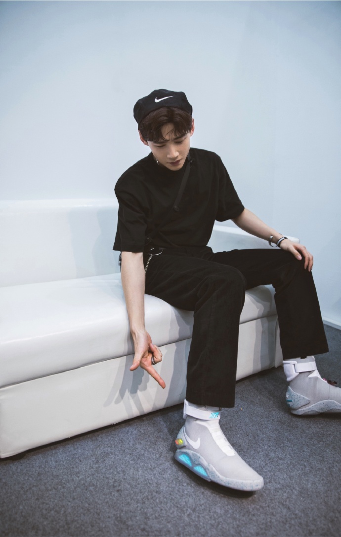 白敬亭出席sneakercon官图来袭是的鞋王又拥有新鞋了