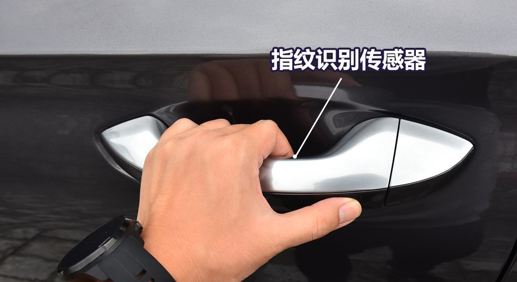 67实际上,第四代胜达的这套指纹识别系统,比起传统的汽车解锁要更加
