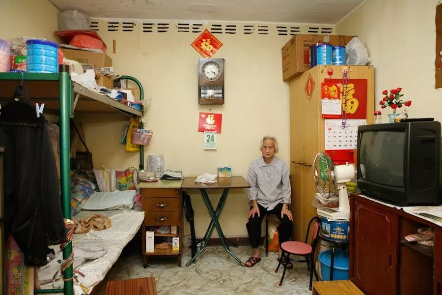 他用自己的一生,拍下香港最真实的一面,看过的人都哭了