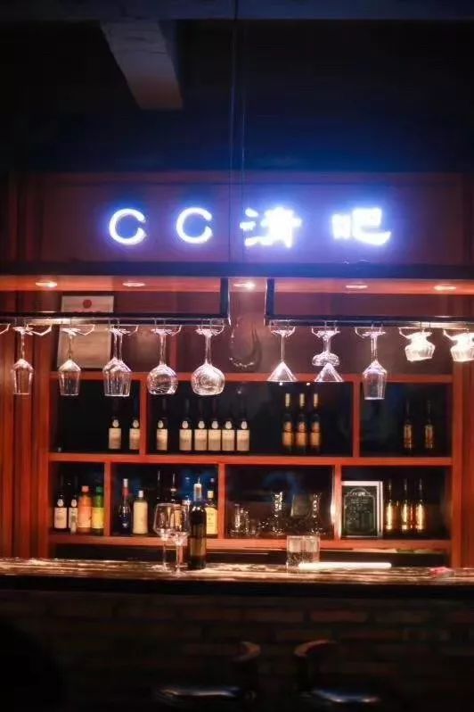 这家音乐清吧周年庆竟然还能免费喝酒