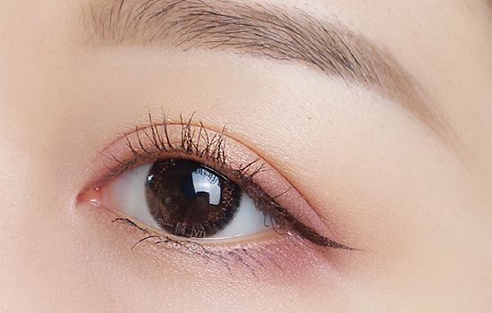 你们都在猜泫雅整没整容,我却注意到她的…_画眼线